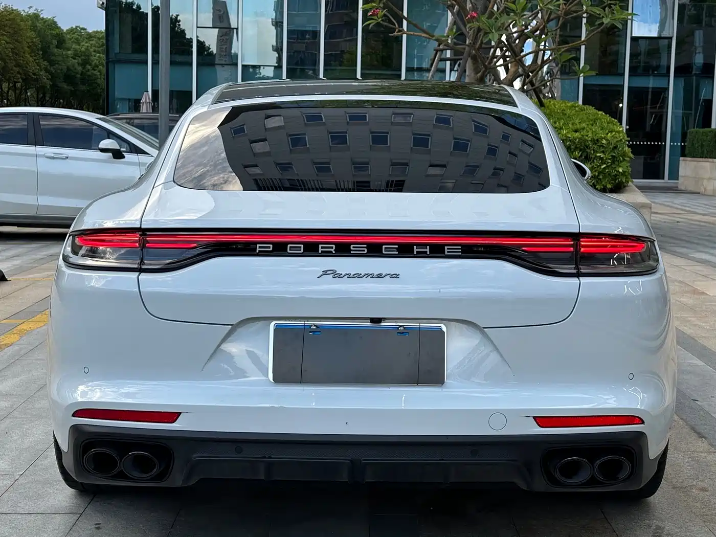 Porsche Panamera 2023 Panamera Executive Long Wheelbase Platinum Edition 2.9T фото 20