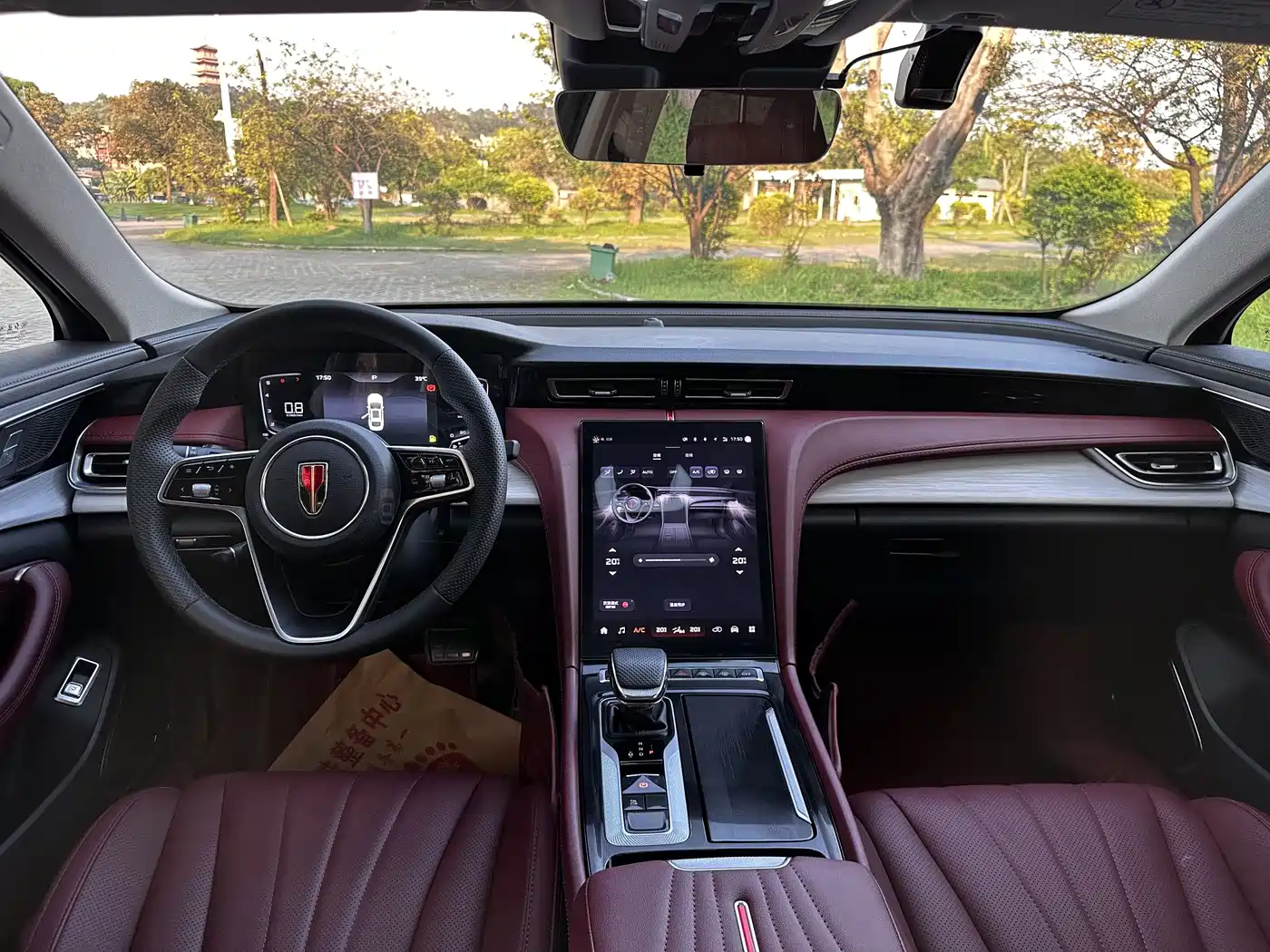 Hongqi H5 2025 1.5T DCT Flag Rhythm 500,000 Units Memorial Edition фото 24