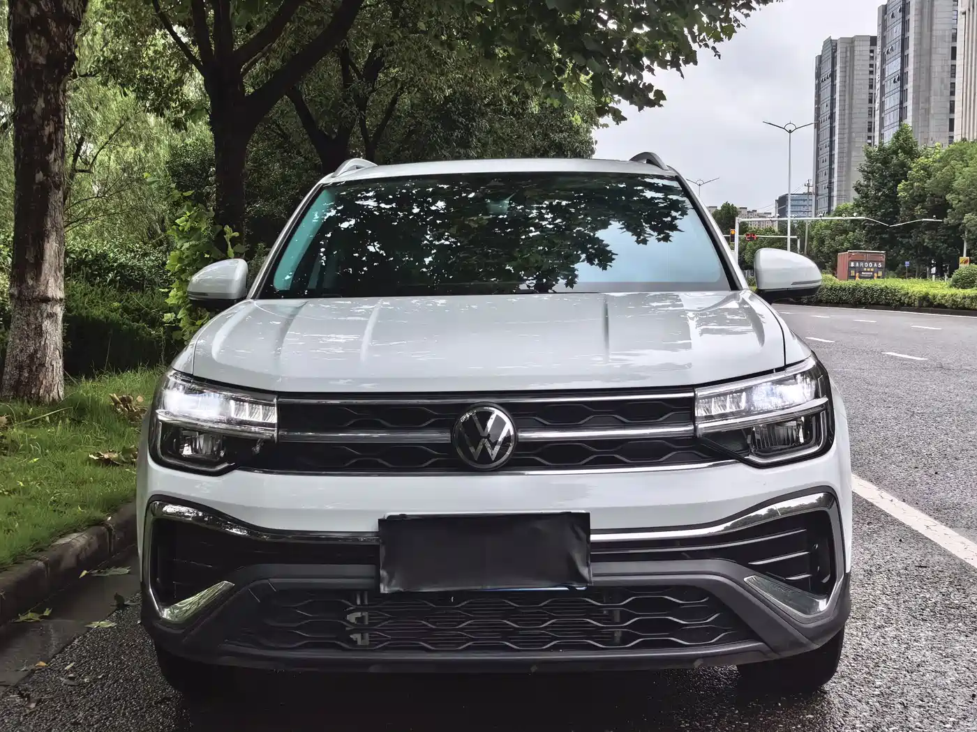 Volkswagen Tharu 2025 2024 300TSI 2WD Bright Moon Edition
