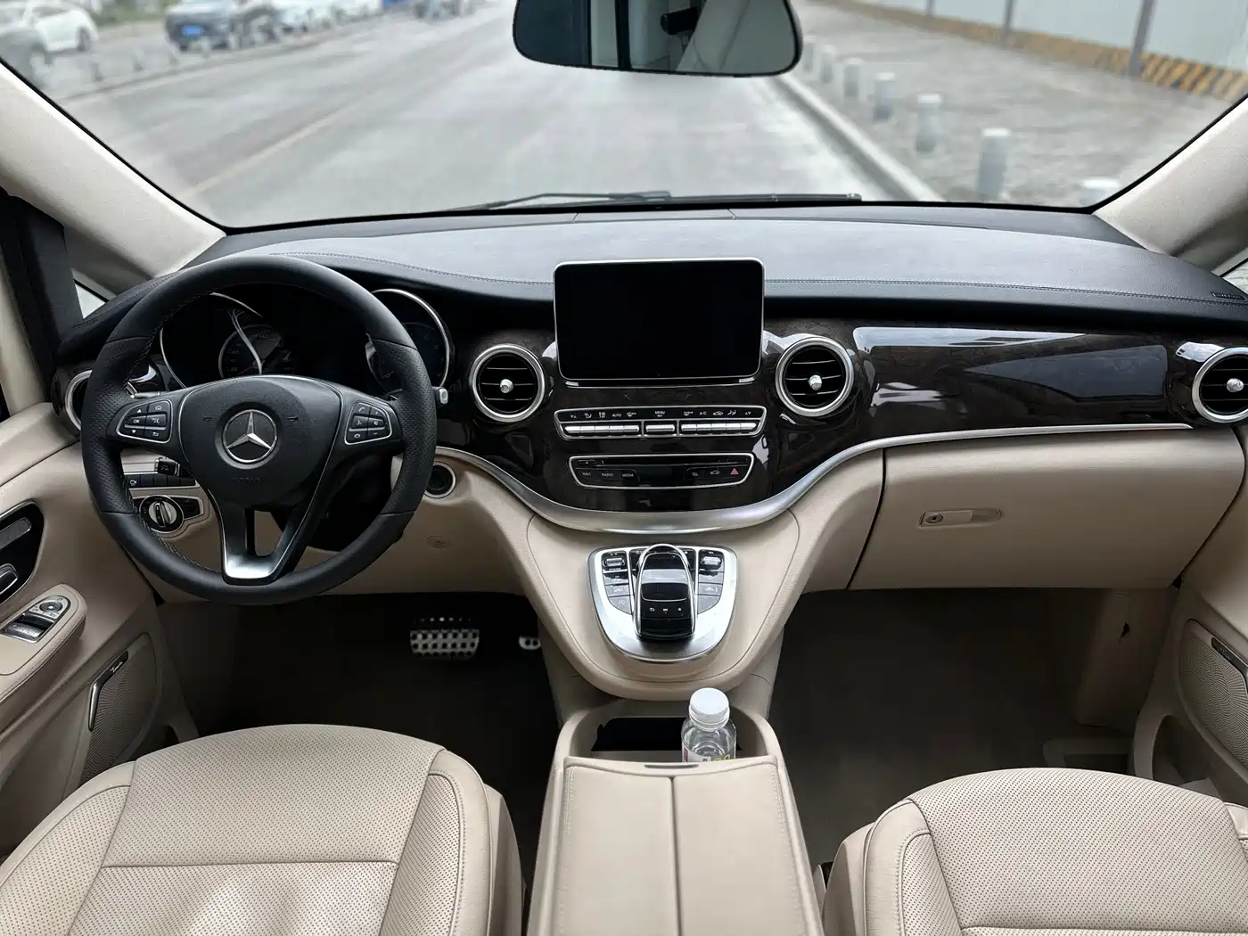 Mercedes-Benz V-Class 2017 Model V 260 Premium Edition фото 4