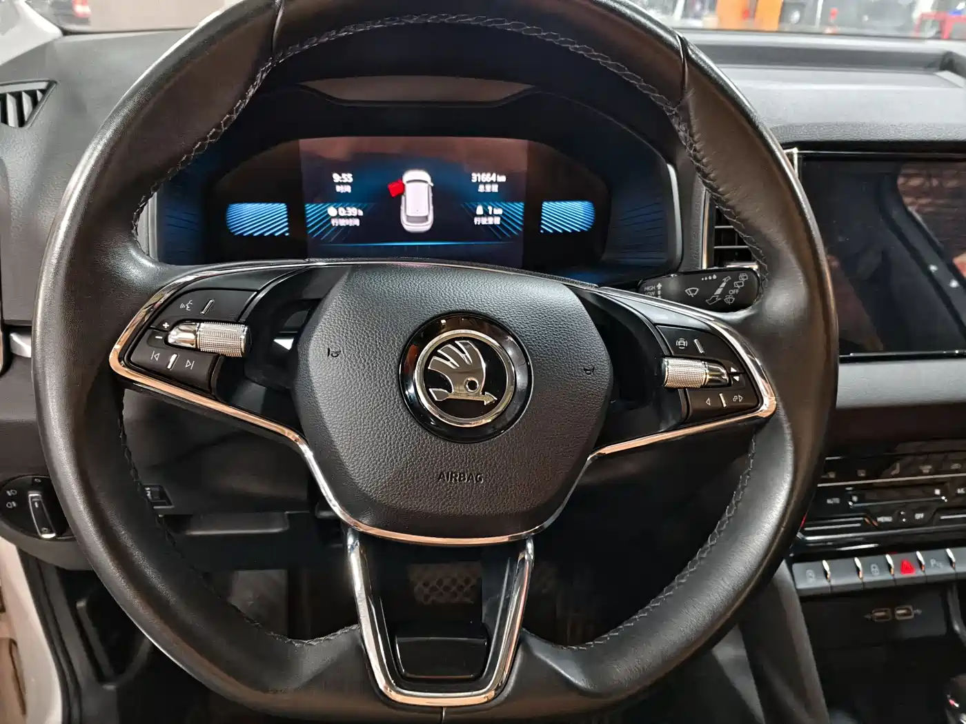 Škoda Karoq 2023 TSI280 Luxury Edition фото 11