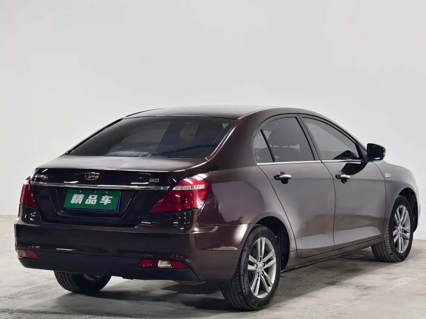 Фото 4 - Geely Emgrand