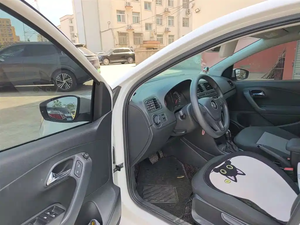 Volkswagen Polo 2016 1.4L Automatic Trend фото 16