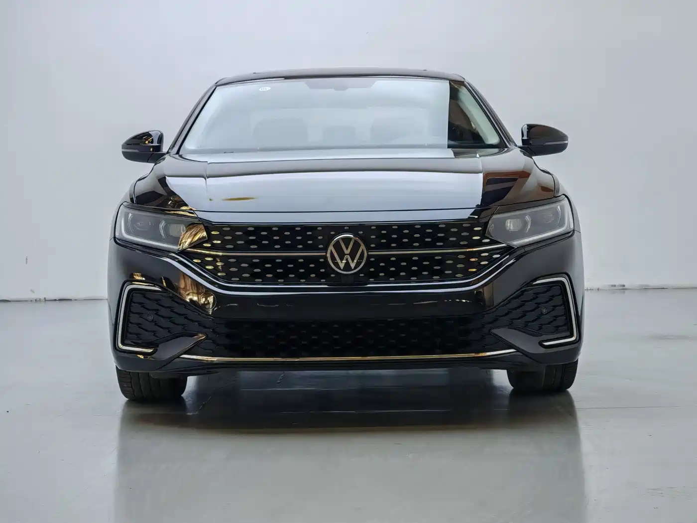 Volkswagen Passat 2024 380TSI Elite Edition фото 2