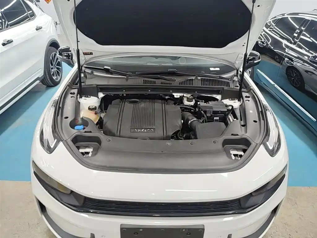 Фото 20 - Lynk & Co 03