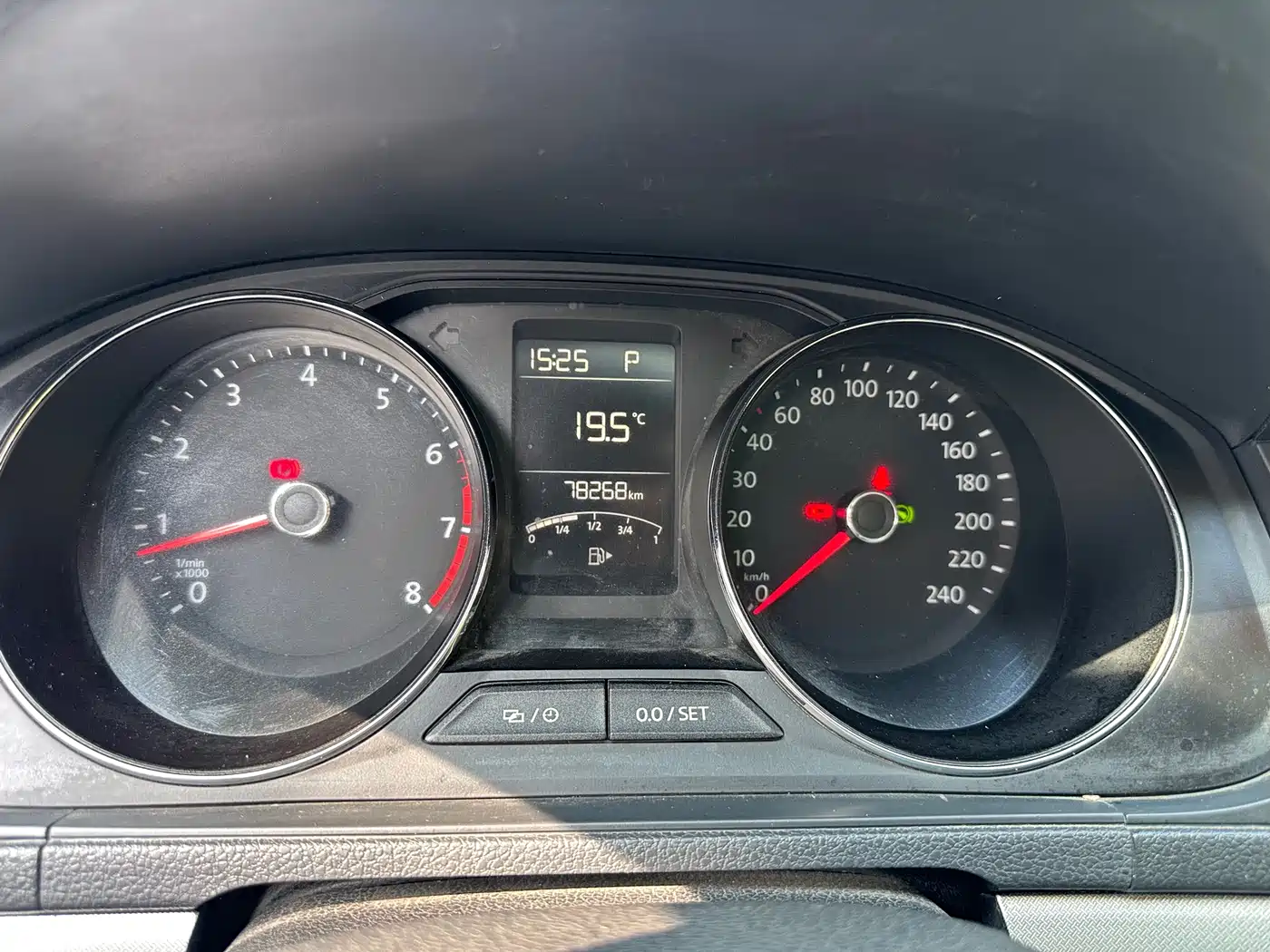 Volkswagen Lavida 2015 1.6L Automatic Comfort Edition фото 15