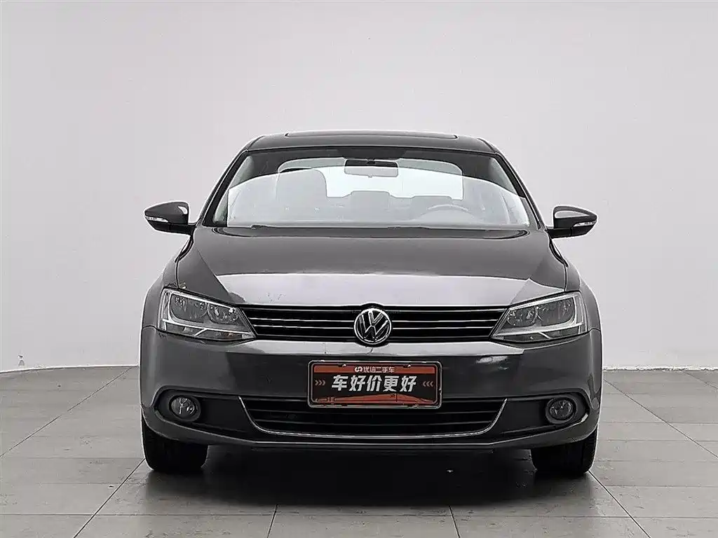 Volkswagen Sagitar 2014 Facelift 1.6L Manual Leading Version фото 3