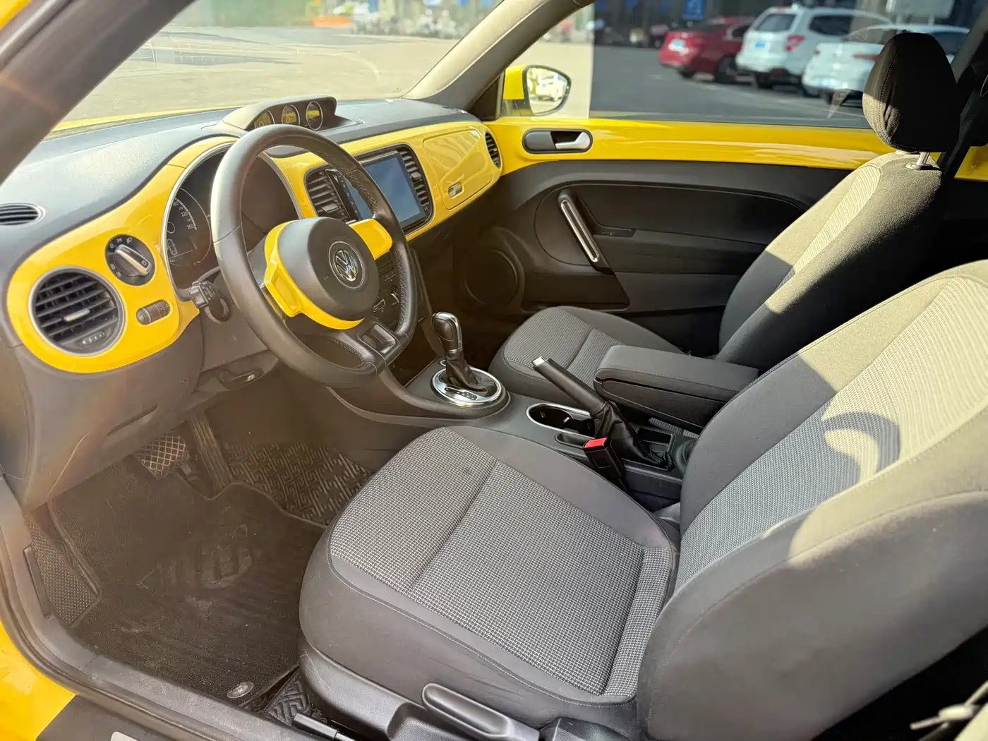 Volkswagen Beetle 2013 1.4TSI Fashion Edition фото 4