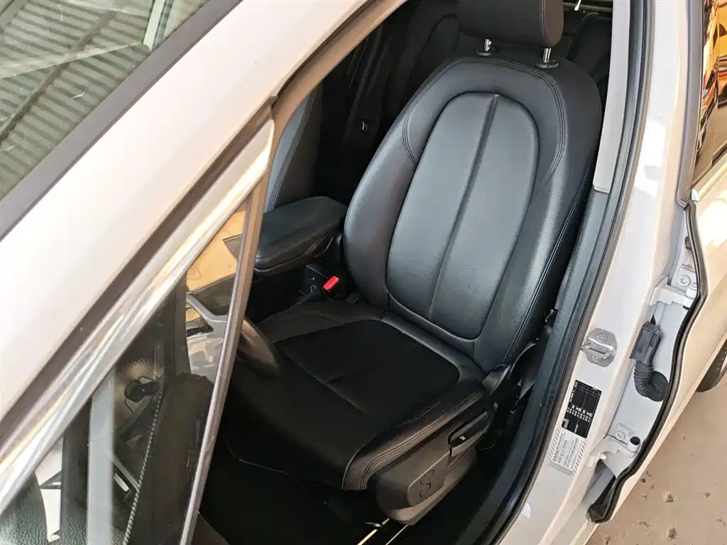 BMW 2 Series Touring 2018 218i Luxury Line фото 12