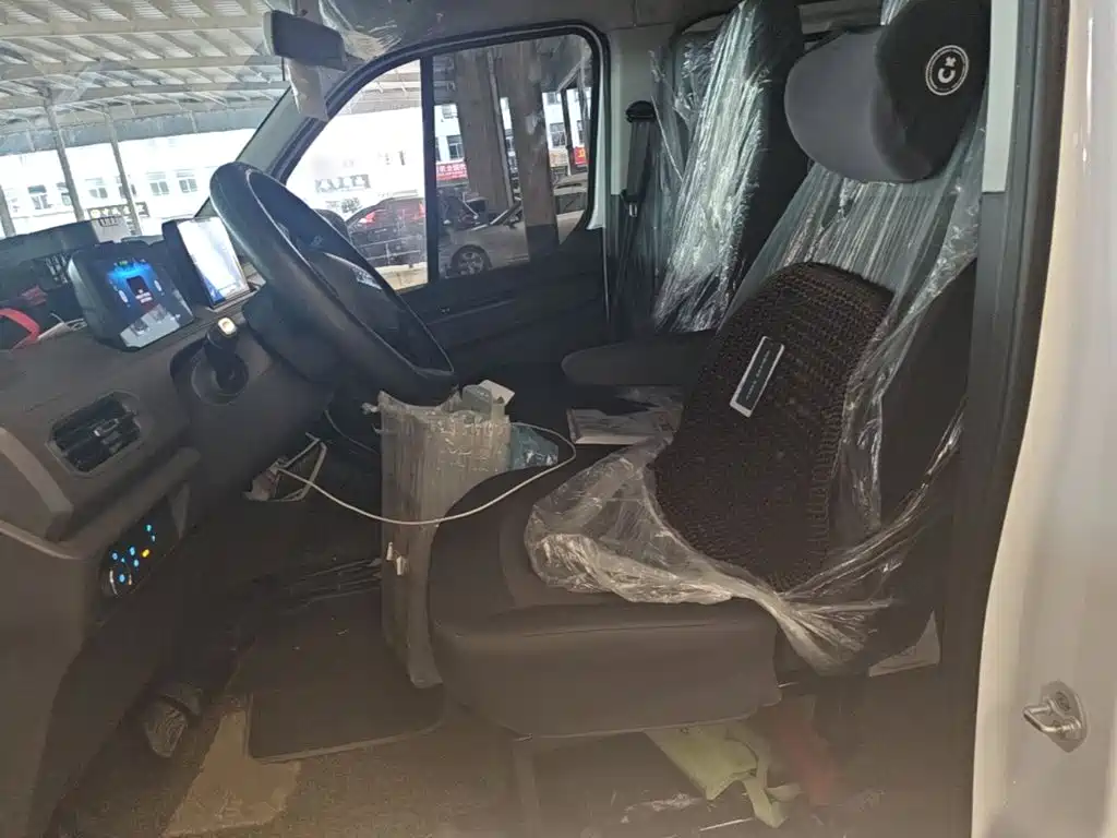 Jiangling E-Fushun 2026 2025 Model Bright Window Version 77kwh Medium Wheelbase Medium Roof