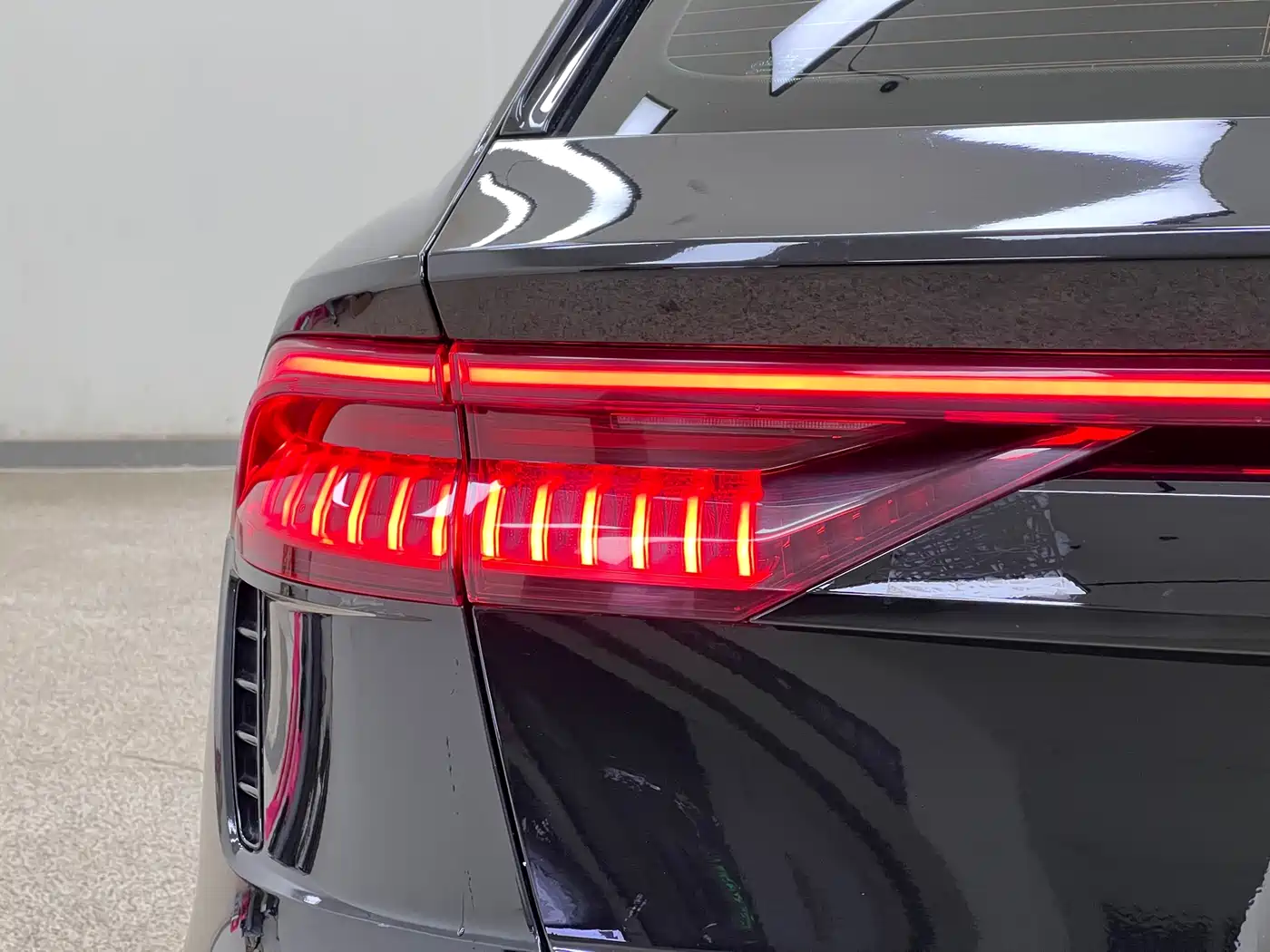 Audi Q8 2022 55 TFSI Luxury Dynamic фото 11