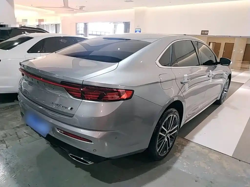 Фото 7 - Geely Preface