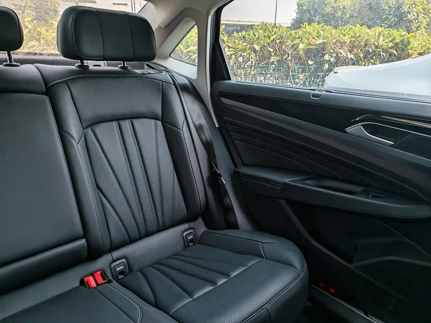 Volkswagen Passat 2025 Outstanding 380TSI Dragon Glory Edition фото 5