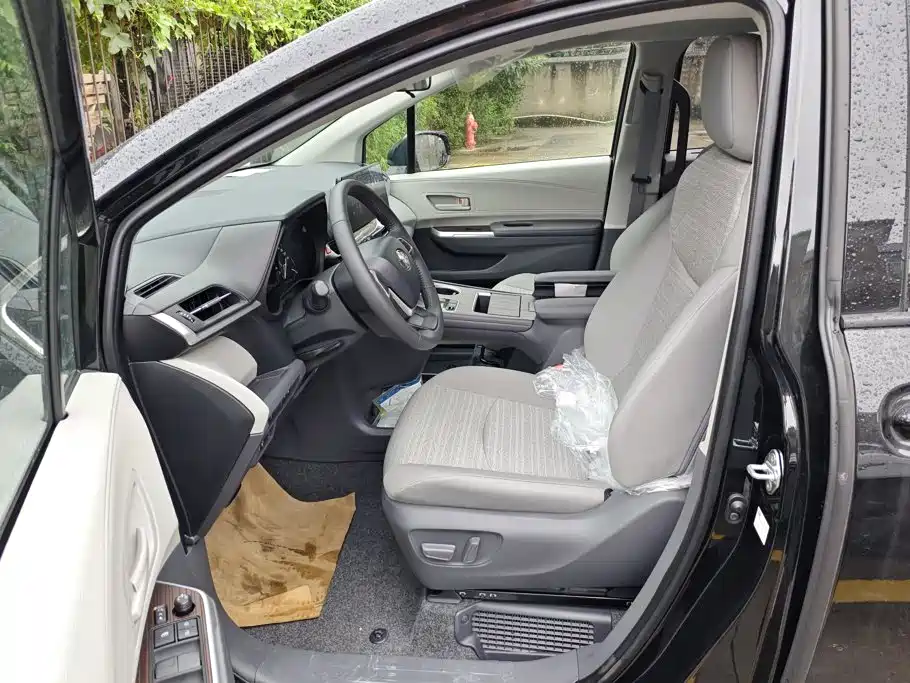 Toyota Sienna 2026 2026 Model 2.5L Hybrid 2WD Comfort Edition