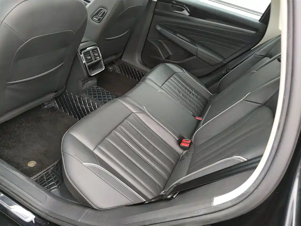 Volkswagen Passat 2022 330TSI Elite Edition фото 13