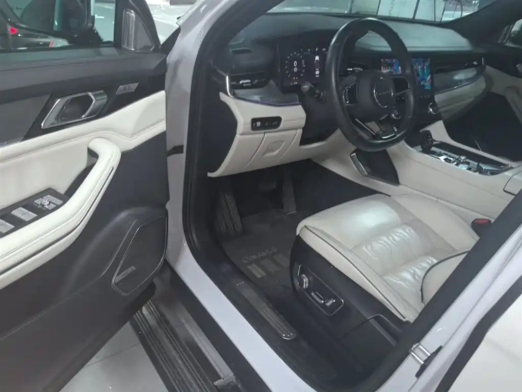 Lynk & Co 09 EM-P 2021 2.0T PHEV Ultra 6-seater фото 16