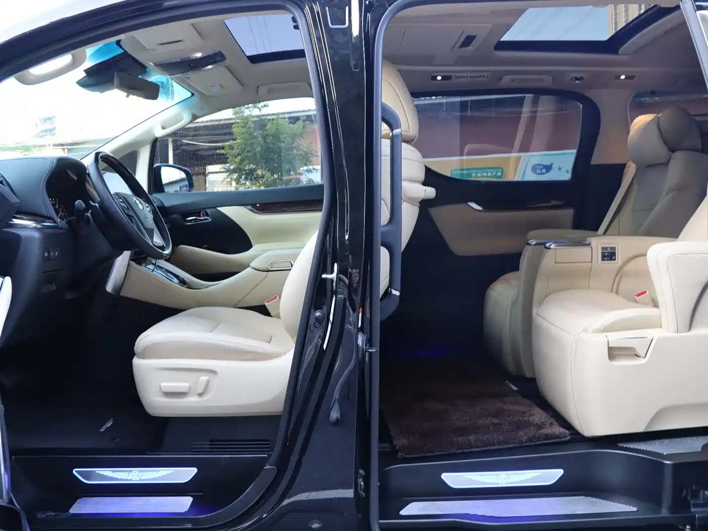 Toyota Alphard 2021 Hybrid 2.5L Luxury фото 13