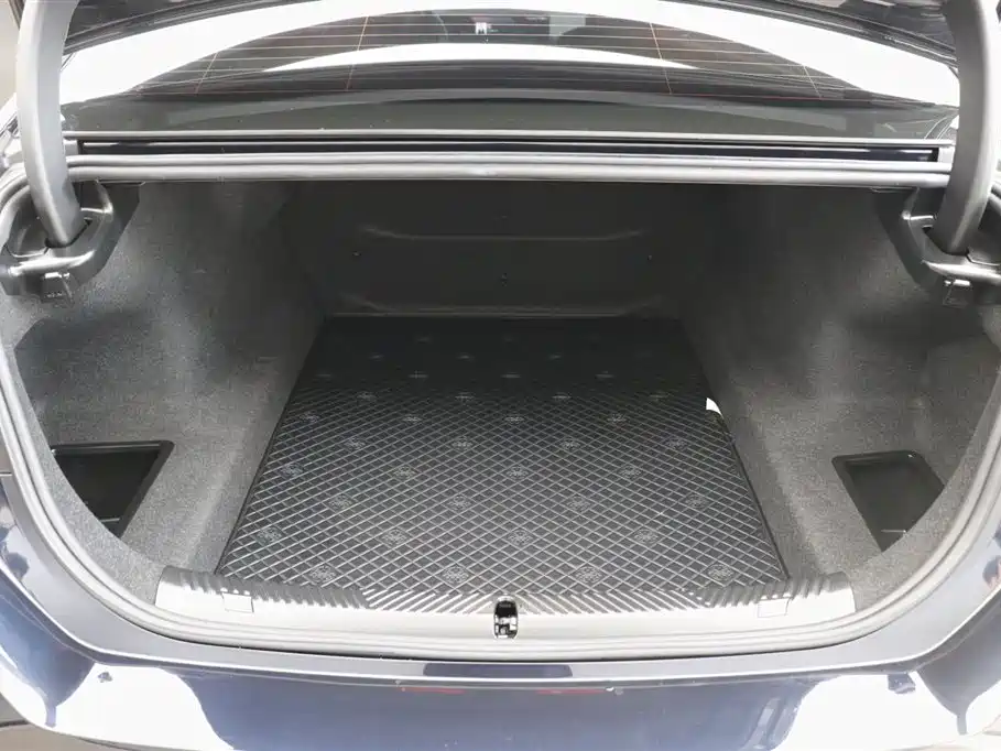 BMW 5 Series 2024 530Li Leading M Sport Package фото 31