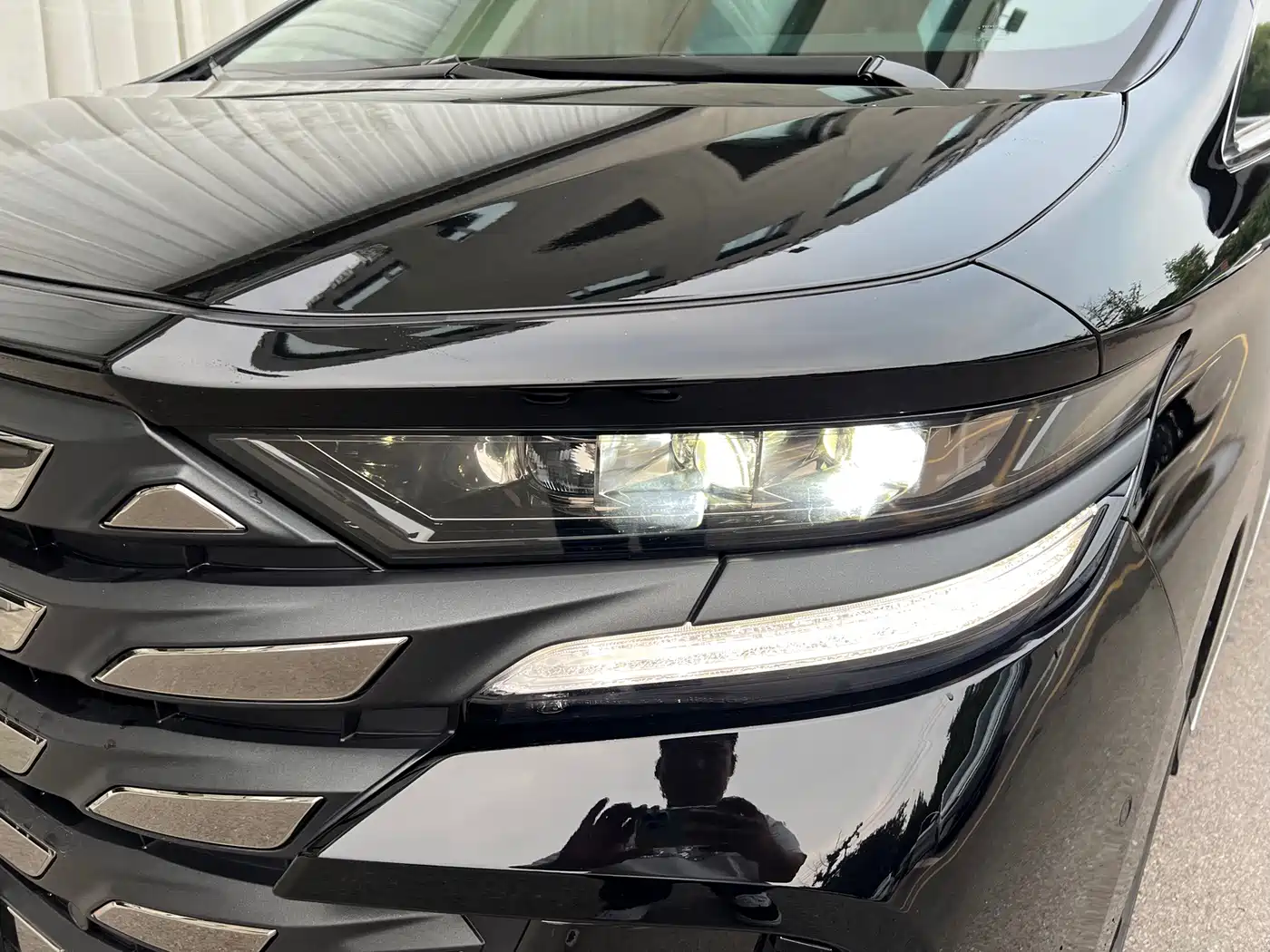 Toyota Vellfire 2023 2024 Crown Hybrid 2.5L Premium Edition