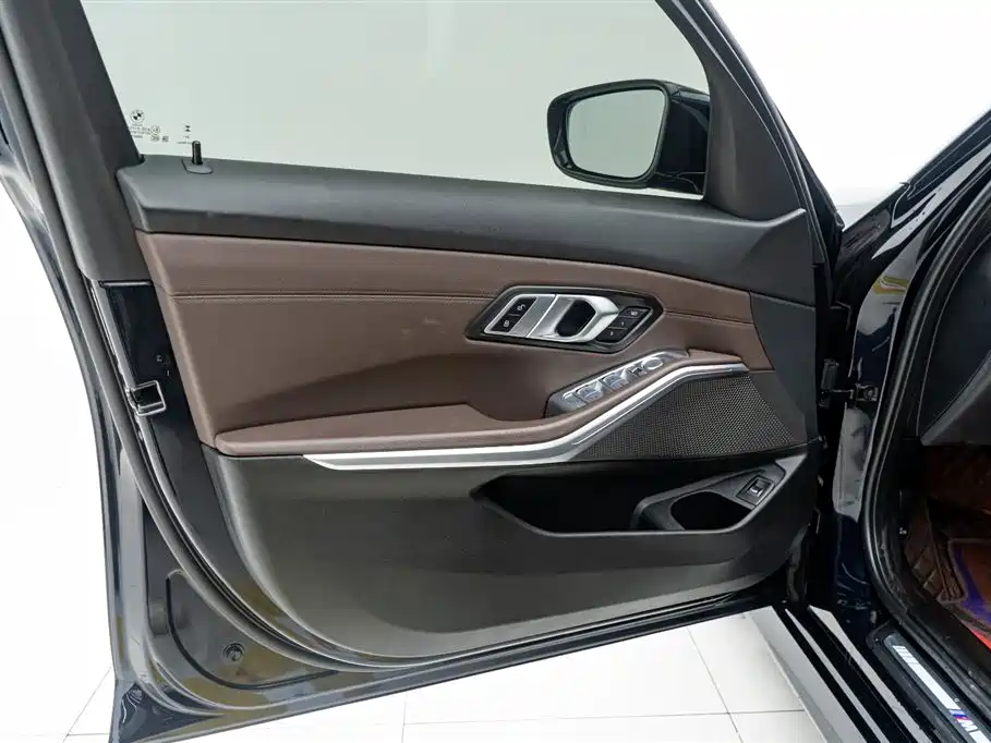 BMW 3 Series 2024 325Li M Sport Package фото 16