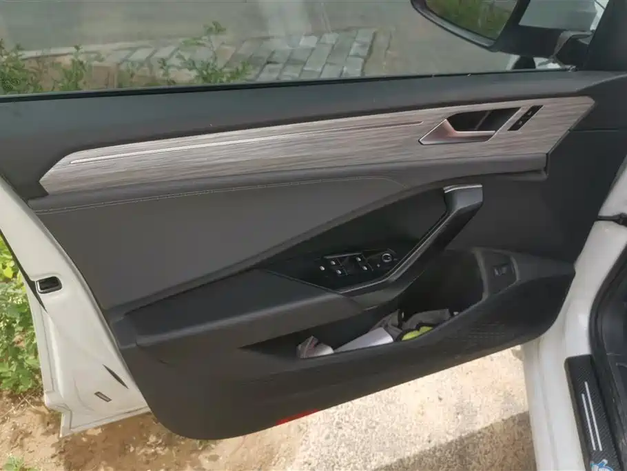 Volkswagen Sagitar 2023 Model Year 280TSI DSG Surpass Edition фото 7