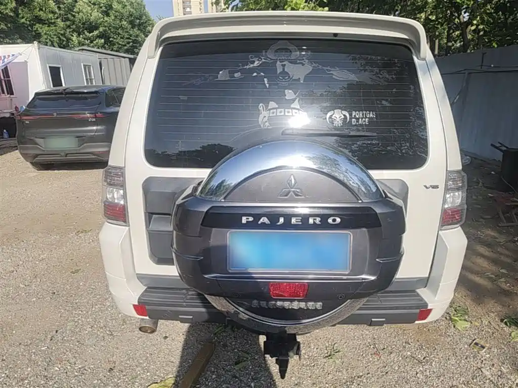 Mitsubishi Pajero (Import) 2016 3.0L Automatic Standard (China V) фото 6