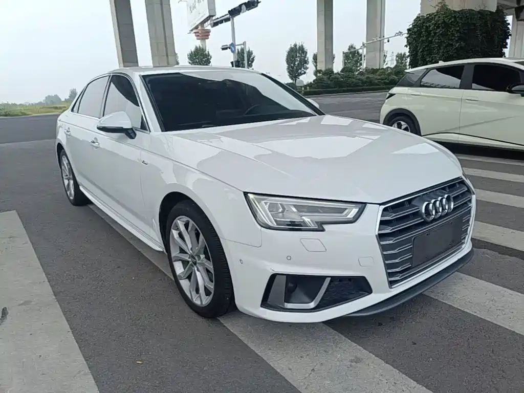 Фото 4 - Audi A4L