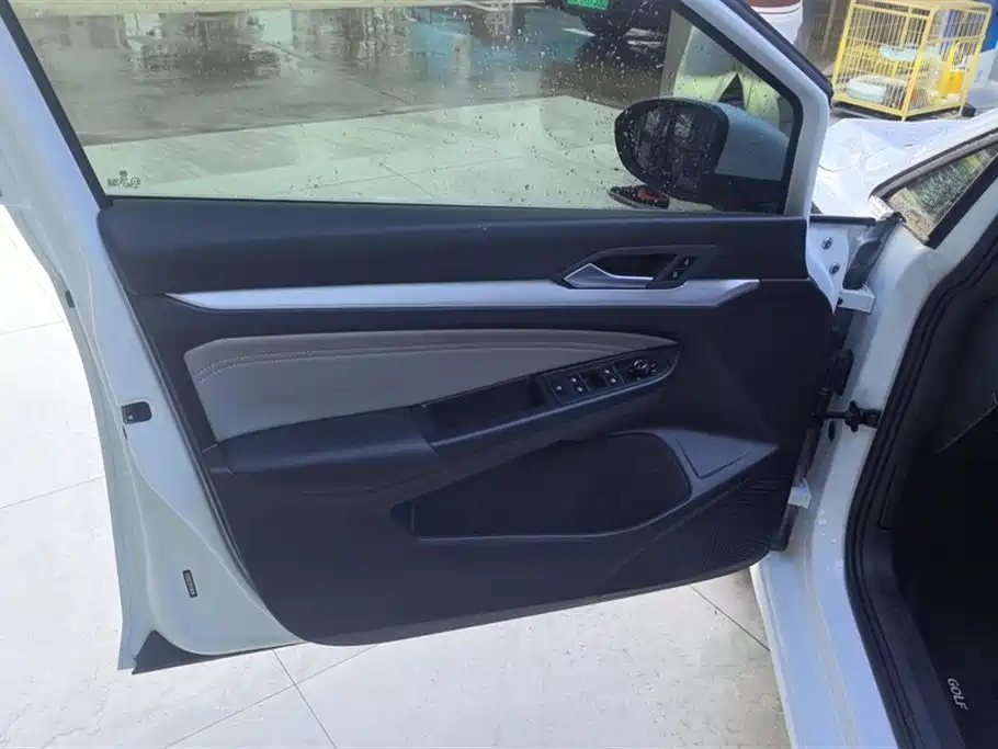 Volkswagen Golf 2023 Facelift 280TSI DSG Pro фото 7