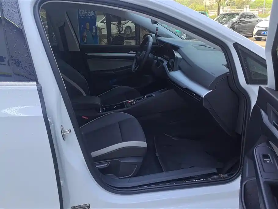 Volkswagen Golf 2023 Facelift 280TSI DSG Pro фото 8