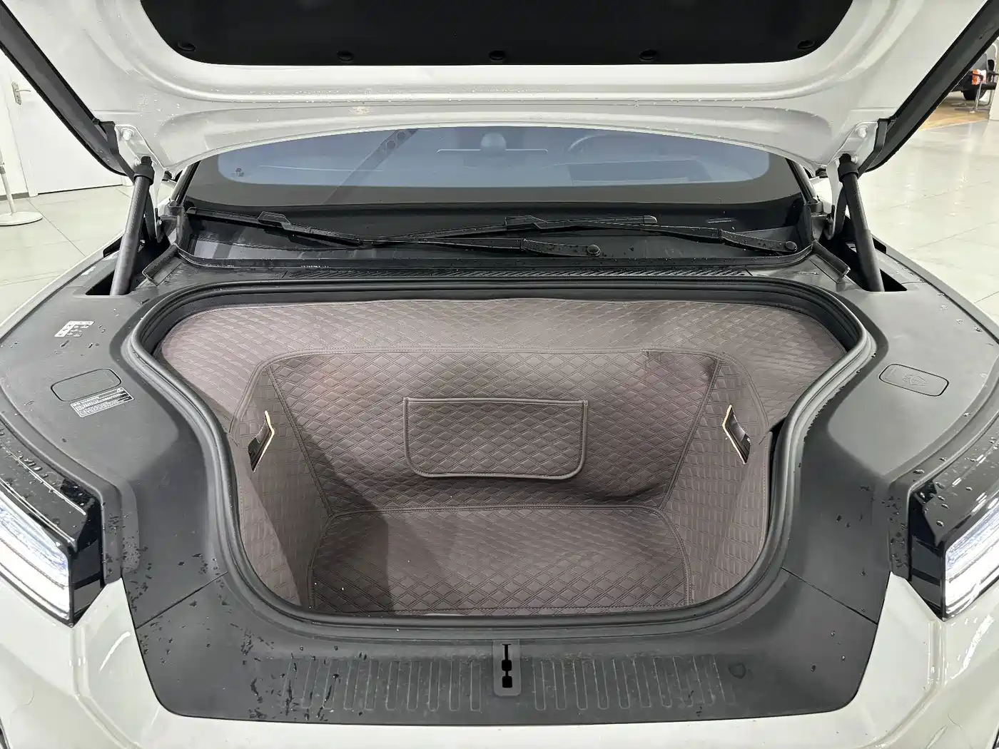 NIO ES8 2026 2025 Model 6-Seat Executive Luxury Edition