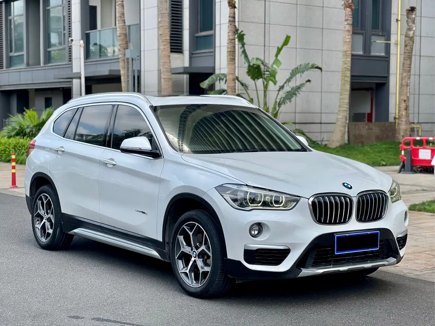 BMW X1 2018 sDrive18Li Premium Model фото 3
