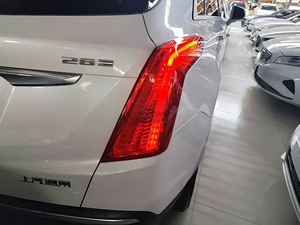 Photo 8 - Cadillac XT5
