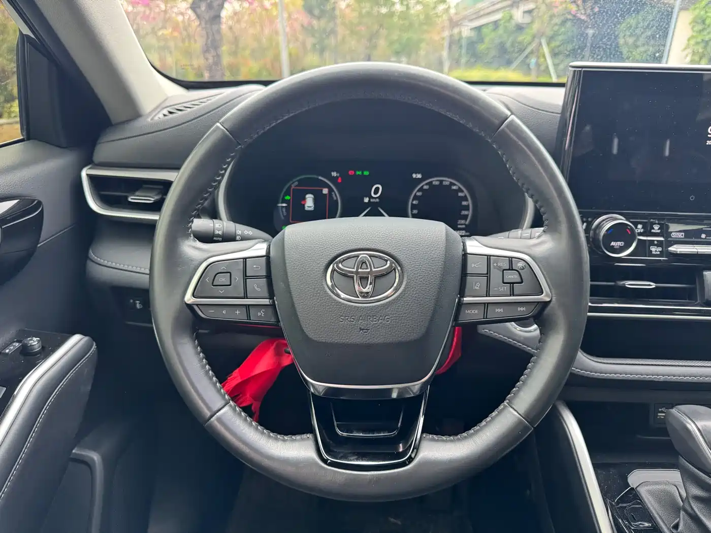 Toyota Highlander 2024 2.5L Smart Hybrid 4WD Luxury 7-seater фото 12