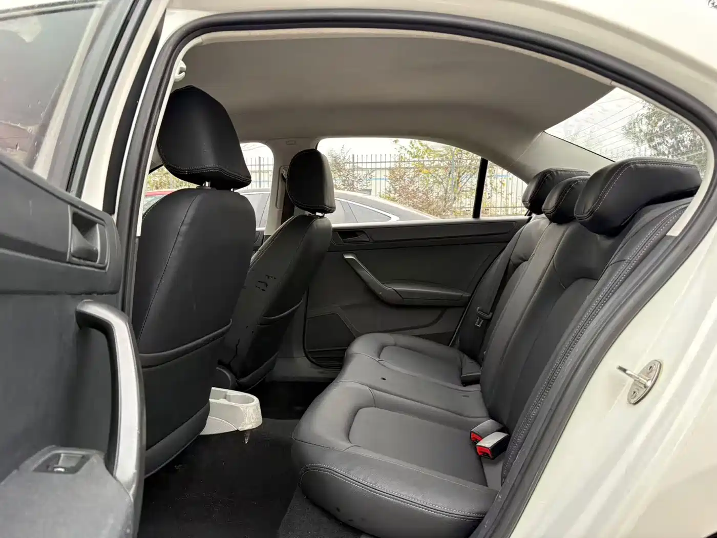Škoda Rapid 2016 1.4L Manual Forward Edition фото 6