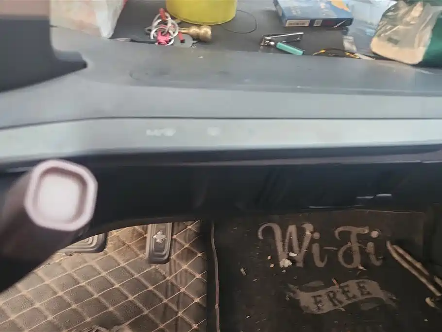 BAOJUN E200