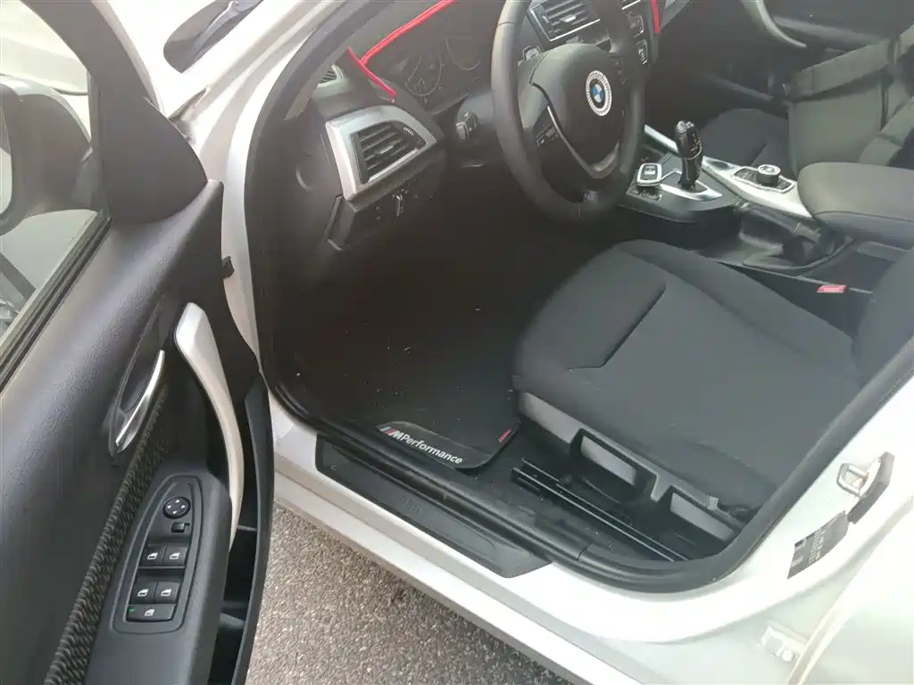 BMW 1 Series (Import) 2016 118i Leading фото 12
