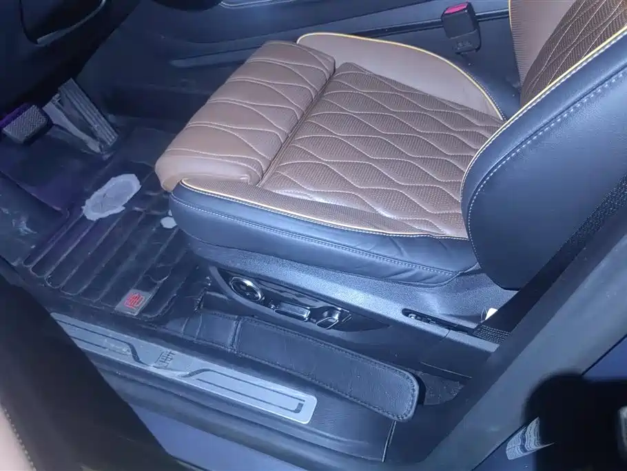 BYD Tang New Energy 2021 DM-i 112KM Honor фото 9
