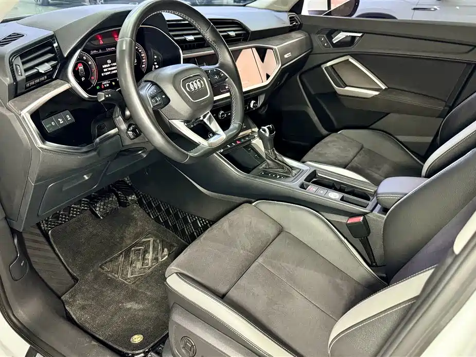 Audi Q3 2023 35 TFSI Fashion Dynamic Model (1.5T) фото 18