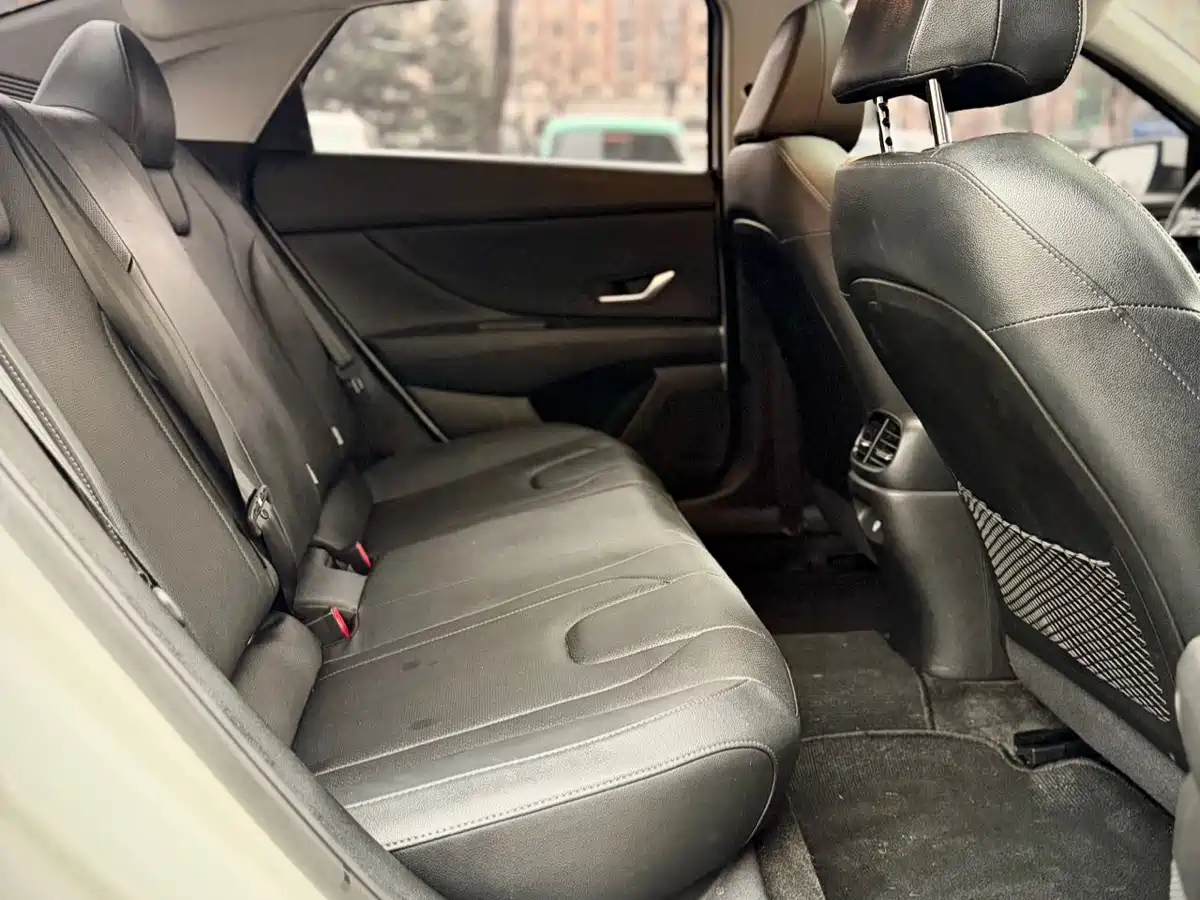 Hyundai Elantra 2023 Model 1.5L CVT LUX Premium Edition фото 12