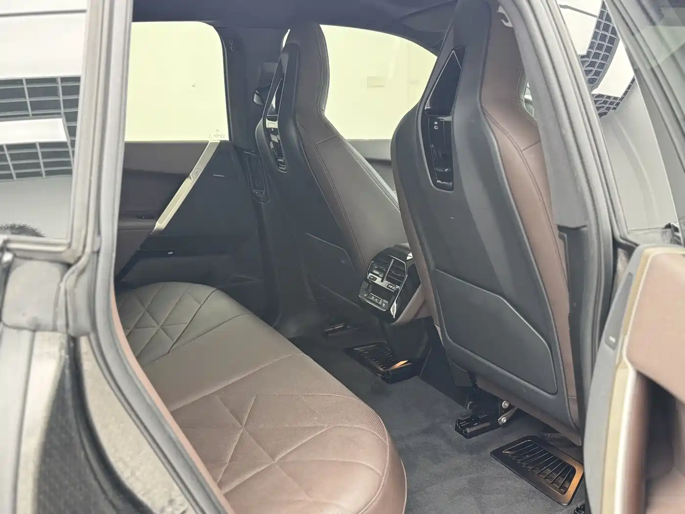 BMW iX 2023 Facelift xDrive40 фото 18