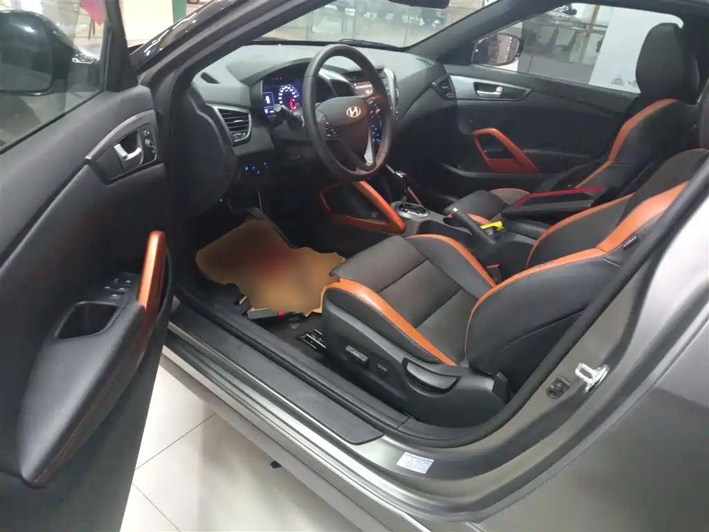 Hyundai Veloster 2015 1.6T Automatic Luxury Edition фото 15