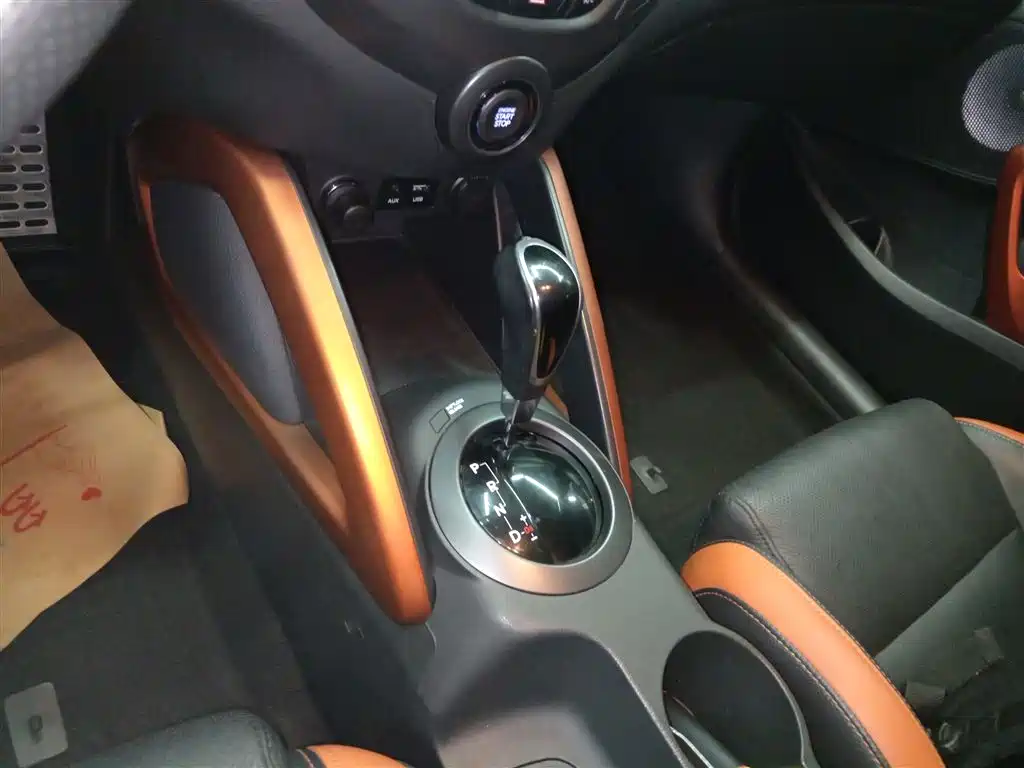 Hyundai Veloster 2015 1.6T Automatic Luxury Edition фото 14