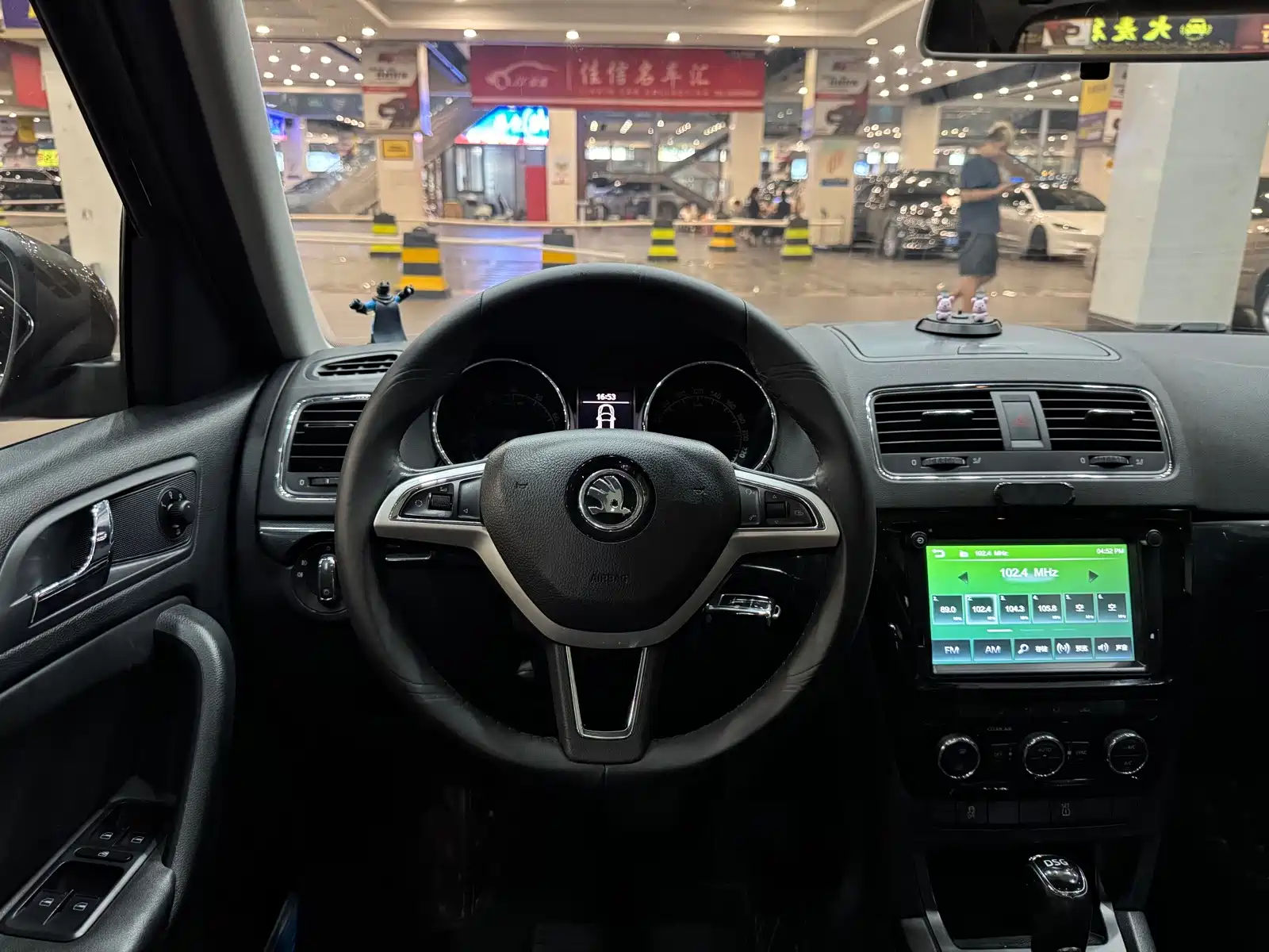 Фото 24 - Škoda Yeti