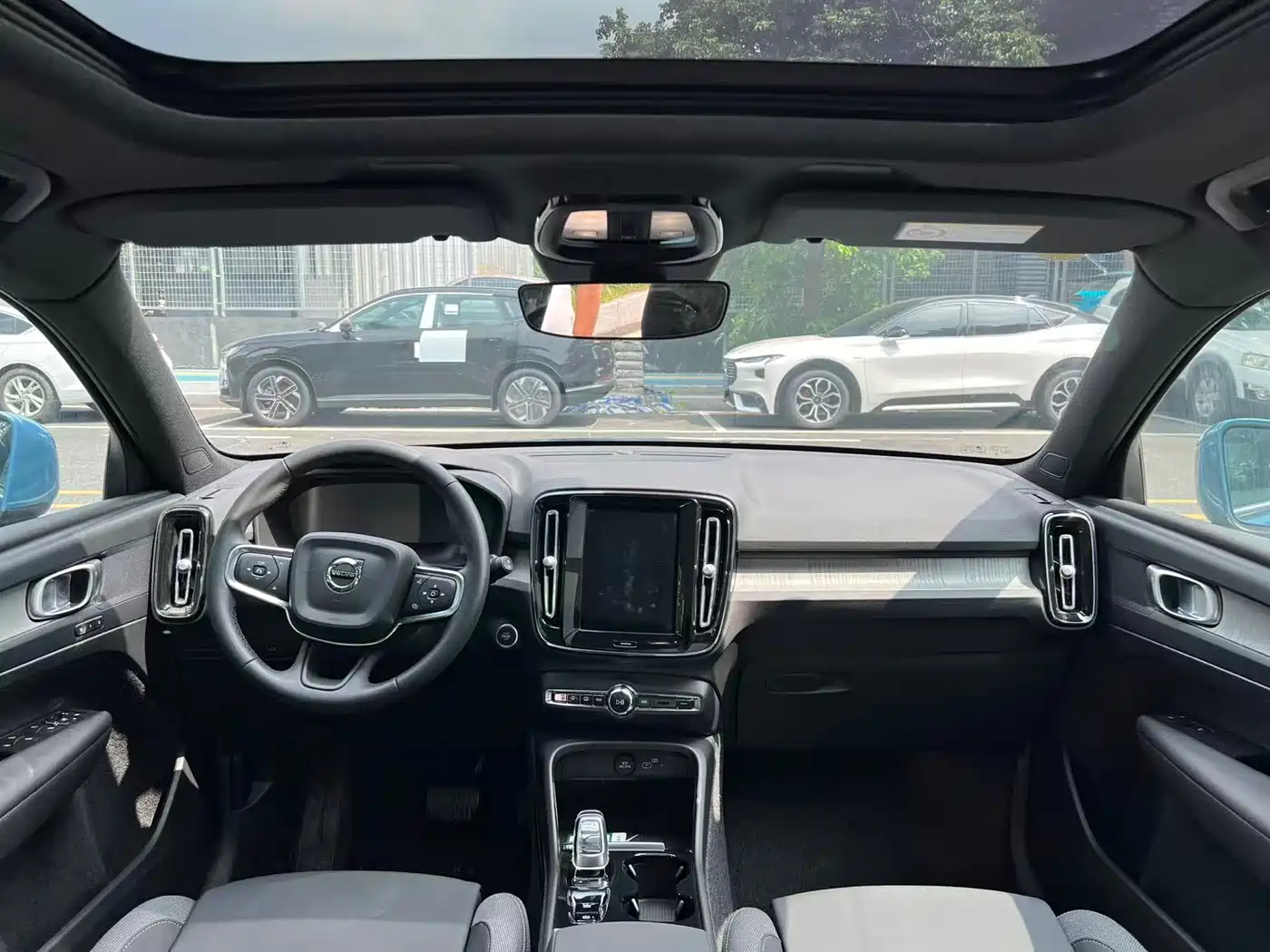 Фото 9 - Volvo XC40
