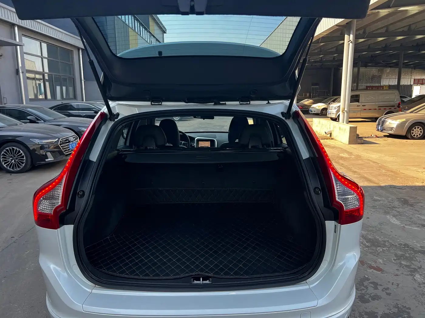 Фото 14 - Volvo XC60