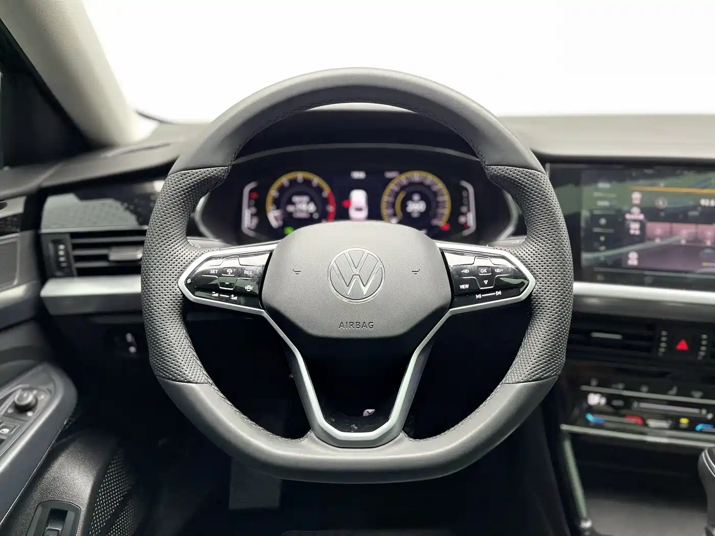 Volkswagen Passat 2024 Model 380TSI Starlight Elite фото 5