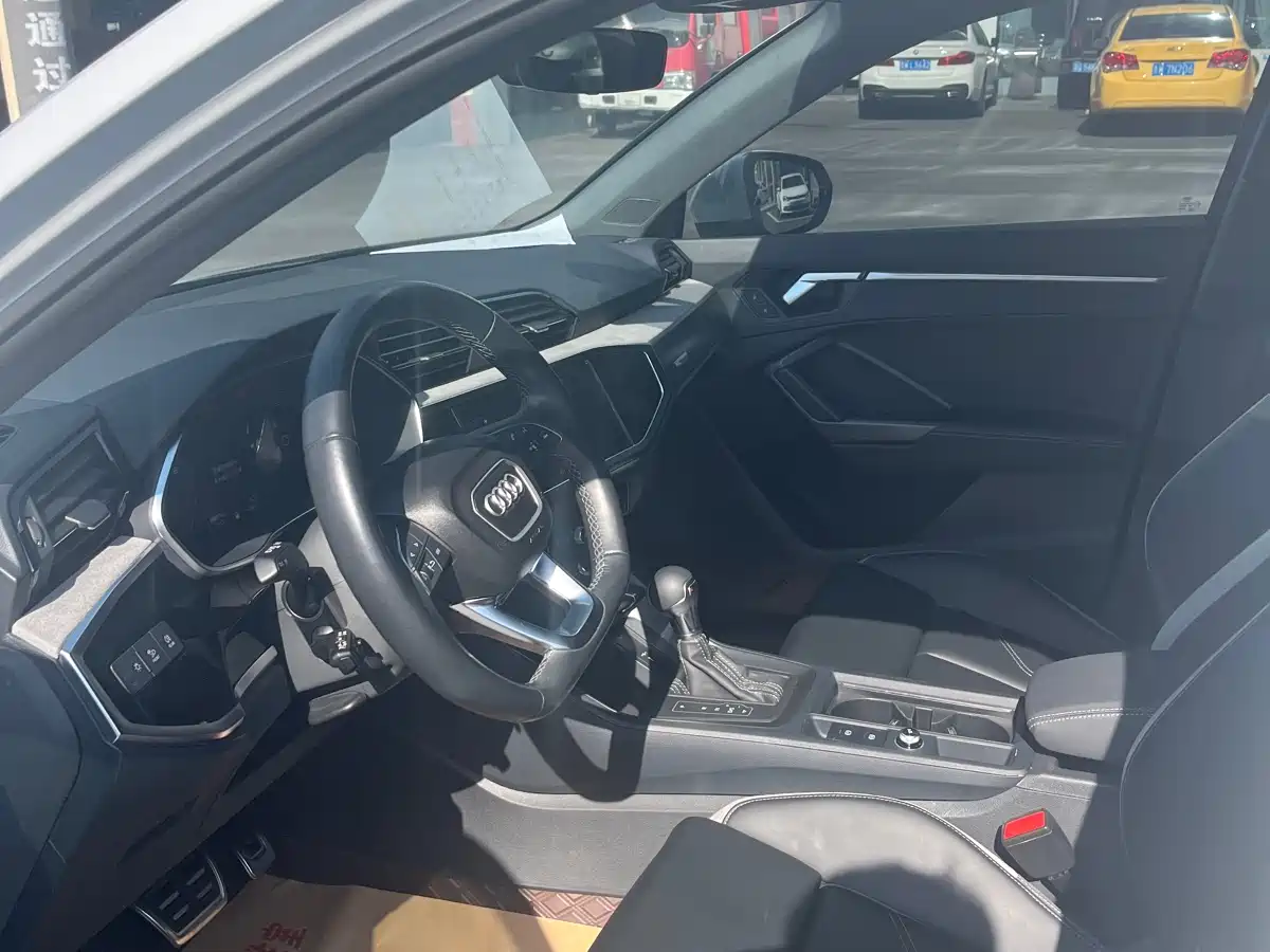 Audi Q3 2024 35 TFSI Fashion Sport фото 8
