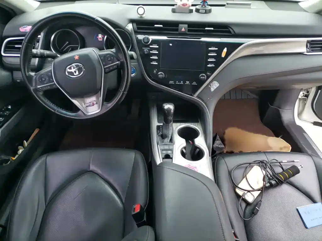 Toyota Camry 2018 Hybrid 2.5HG Luxury Edition фото 13