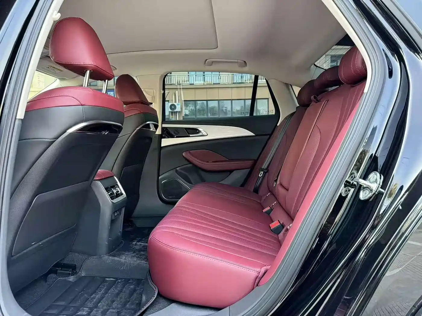 Hongqi H5 2025 2.0T Automatic Flag Celebration 500,000 Units Anniversary Edition фото 5