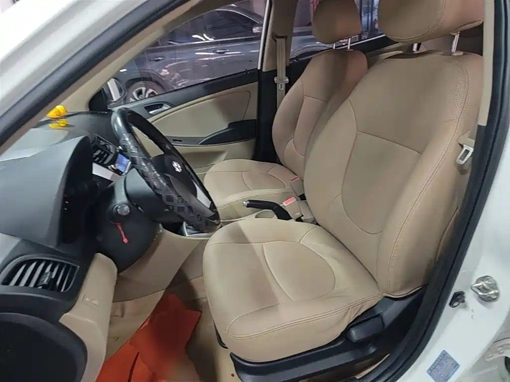 Hyundai Verna 2014 1.4L Manual Smart GLS фото 15